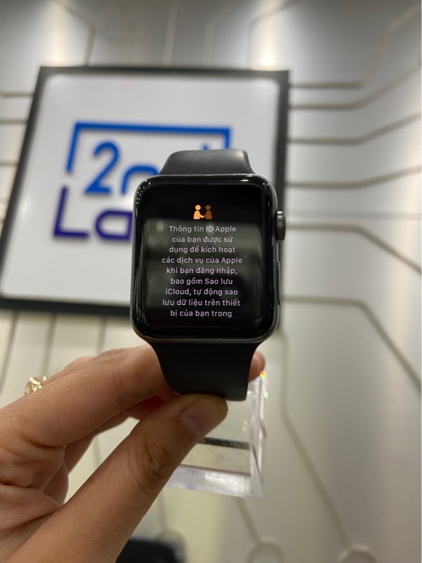 Đồng hồ Apple Watch Series 3/42mm - GPS - Pin 92 - Viền nhôm - Màu đen - Ngoại hình: 97% - Trầy cấn sườn , màn ám hồng vừa , 1 điểm giữa chết pixel đánh kính - Kèm sạc