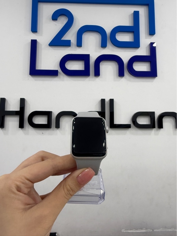 Đồng hồ Apple Watch series 3 - 42mm - LL/A - GPS - Bản nhôm - Màu bạc - Pin 93% - Ngoại hình 97% - viền trầy, cấn góc - Kèm sạc linh kiện