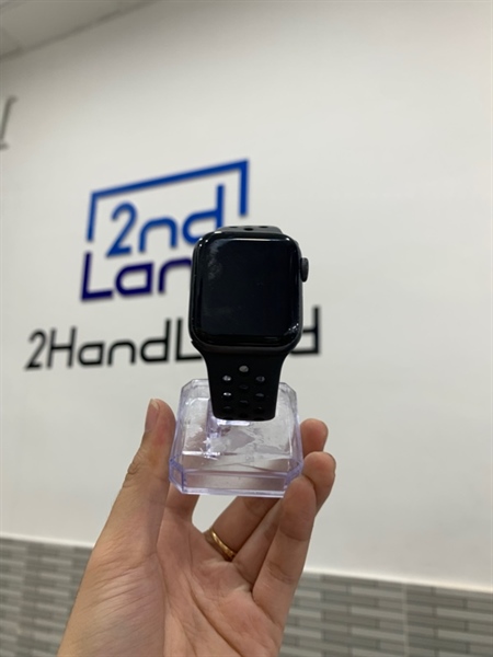 Đồng hồ Apple Watch Series 4 - 40mm - CH/A - GPS - Màu đen - Pin 100% - Ngoại hình: 98% - Kèm sạc