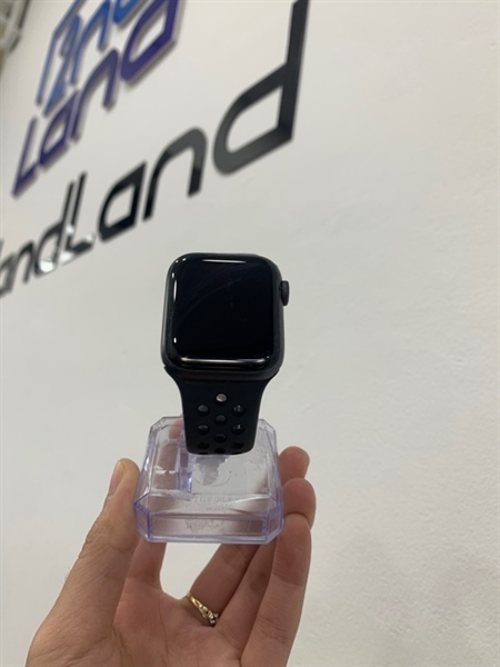 Đồng hồ Apple Watch Series 4 - 40mm - CH/A - GPS - Màu đen - Pin 99% - Ngoại hình: 98% - Body, kèm sạc