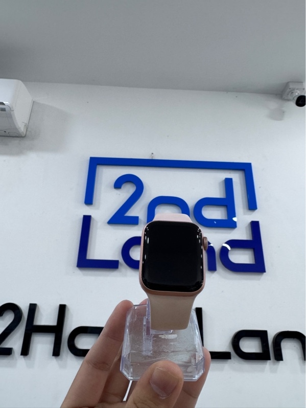 Đồng hồ Apple watch series 4 - 40mm - GPS - Màu Rosegold - Ngoại hình 97% - Trầy xước - Kèm sạc