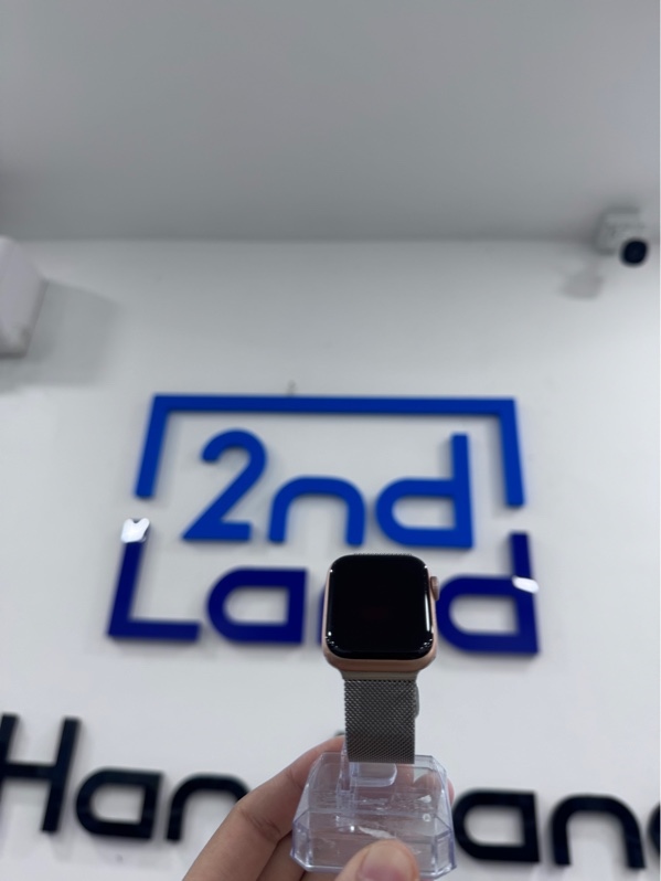 Đồng hồ Apple Watch Series 4 - 40mm - LL/A - 16Gb - GPS - Màu hồng - Pin thay 100% - Ngoại hình 97% - Cháy màn, kính màn xước, viền trầy tróc sơn, mặt sau trầy, dây thay - Body