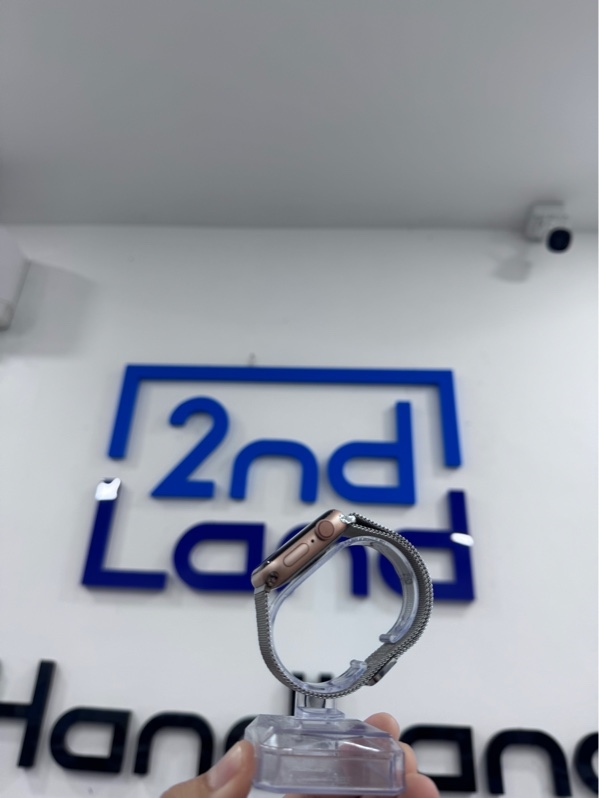 Đồng hồ Apple Watch Series 4 - 40mm - LL/A - 16Gb - GPS - Màu hồng - Pin thay 100% - Ngoại hình 97% - Cháy màn, kính màn xước, viền trầy tróc sơn, mặt sau trầy, dây thay - Body