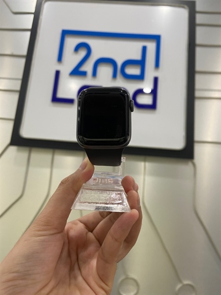 Đồng hồ Apple Watch Series 4/40mm - LL/A - GPS - 16GB - Pin 60% - Màu đen - Ngoại hình: 97% - Màn trầy, viền trầy, màn ép kính, viền ám xanh nhẹ - Body