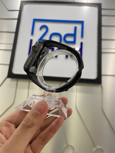 Đồng hồ Apple Watch Series 4/40mm - LL/A - GPS - 16GB - Pin 60% - Màu đen - Ngoại hình: 97% - Màn trầy, viền trầy, màn ép kính, viền ám xanh nhẹ - Body 2