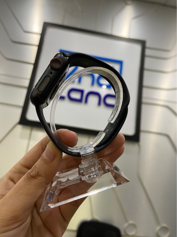 Đồng hồ Apple Watch Series 4/40mm - LL/A - LTE không hỗ trợ Esim - Pin 100% thay new - Màu xám - Ngoại hình: 98% - Màn xước dăm - Kèm sạc