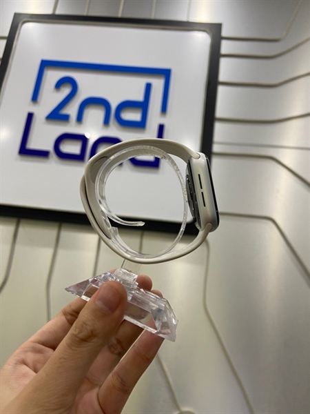 Đồng hồ Apple Watch Series 4/40mm - VN/A - GPS - Pin 100% thay new - Viền nhôm - Màu trắng - Ngoại hình: 98% - Màn xước, màn đánh kính - Kèm sạc 1