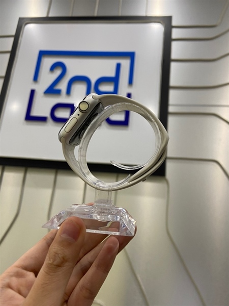 Đồng hồ Apple Watch Series 4/40mm - VN/A - GPS - Pin 100% thay new - Viền nhôm - Màu trắng - Ngoại hình: 98% - Màn xước, màn đánh kính - Kèm sạc 2