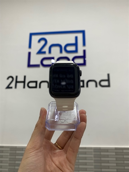 Đồng hồ Apple Watch Series 4 - 44mm - CH/A - GPS - Màu xám - Pin 100 - Ngoại hình: 98% - Box