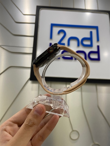 Đồng hồ Apple Watch Series 4/44mm - LL/A - LTE (không hỗ trợ esim ) - Pin 90% - Bản Thép - Màu đen - Ngoại hình: 98% - Body 2