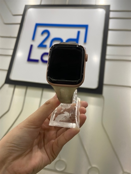 Đồng hồ Apple Watch Series 4/44mm - LTE không hỗ trợ esim - Bản nhôm - Màu hồng - Pin 86% - Ngoại hình: 98% - Body