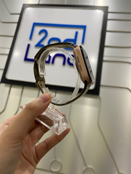 Đồng hồ Apple Watch Series 4/44mm - LTE không hỗ trợ esim - Bản nhôm - Màu hồng - Pin 86% - Ngoại hình: 98% - Body