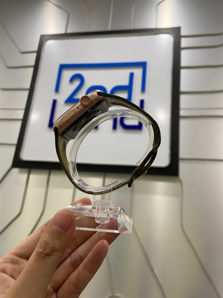 Đồng hồ Apple Watch Series 4/44mm - LTE không hỗ trợ esim - Bản nhôm - Màu hồng - Pin 86% - Ngoại hình: 98% - Body 2