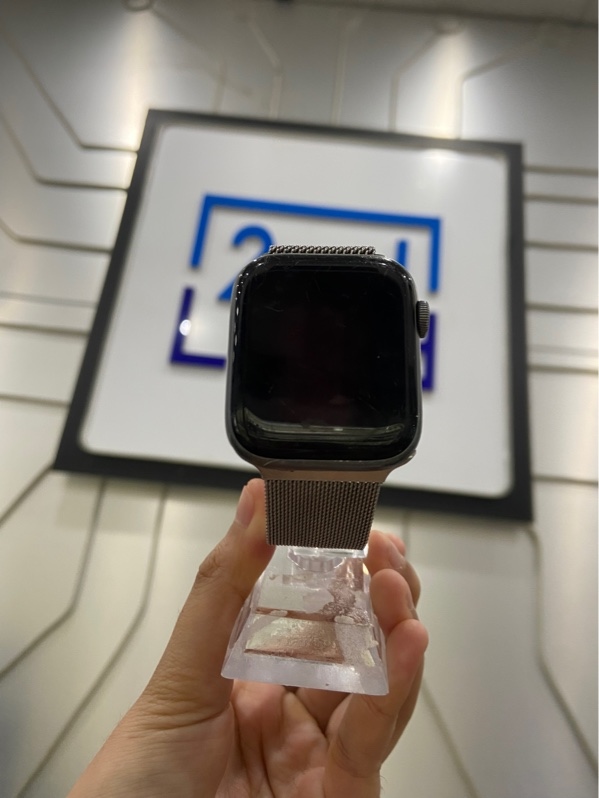 Đồng hồ Apple Watch series 4/44mm - ZP/A - GPS - Pin 100% thay new - Bản Nhôm - Màu đen - Ngoại hình: 96% - Cháy màn, màn ép kính, xước màn nhiều, xước cấn sườn, lưng - Kèm sạc