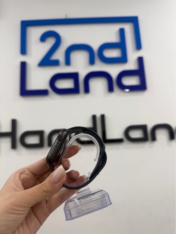 Đồng hồ Apple watch series 4 bản nike - 44mm - LL/A - LTE không esim VN - 16Gb - Màu xám - Pin thay 100% - Ngoại hình 97% - Màn ép cảm , màn ám xanh nặng , có đốm mực - Kèm sạc linh kiện