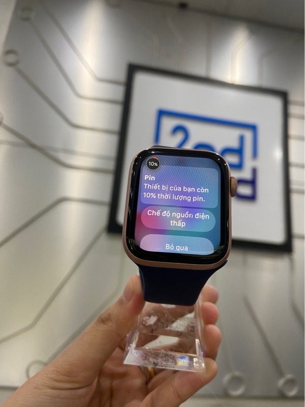 Đồng hồ Apple Watch Series 4 - LTE không hỗ trợ esim - Pin 100% đã thay - Viền nhôm - Màu hồng - Ngoại hình: 98% - Màn ép kính, 1 chấm xanh - Body