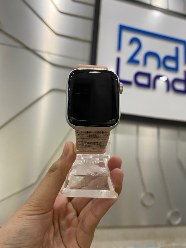 Đồng hồ Apple Watch Series 4 Nike/40mm - Bản nhôm - Màu trắng - LTE ( Không hỗ trợ Esim) - LL/A - Pin 100% thay new - Ngoại hình: 97% - Body