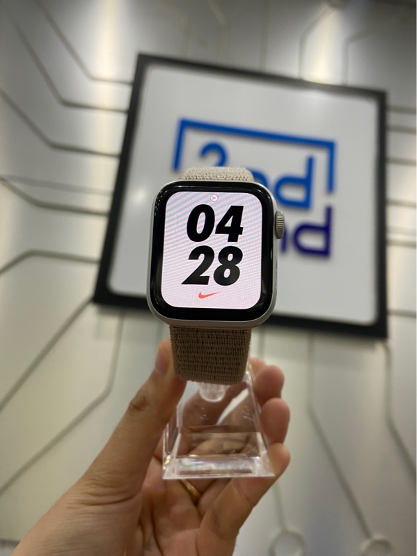 Đồng hồ Apple Watch Series 4 Nike/40mm - LL/A - LTE (không hỗ trợ Esim) - Pin 96% - Bản Nhôm - Màu trắng - Ngoại hình: 97% - Body