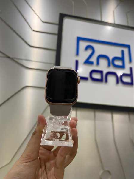 Đồng hồ Apple Watch Series 5 /40mm - Bản nhôm - GPS - LL/A - Pin 95% - Màu Gold - Ngoại hình: 98% - Đã thay màn - Body - Kèm sạc