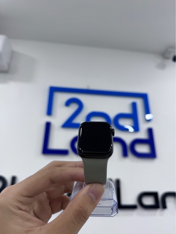 Đồng hồ Apple Watch Series 5 - 40mm - GPS - CH/A - 32GB - Bản nhôm - Màu đen - Pin 83% - Ngoại hình 97% - Mặt kính, mặt sau xước - Kèm sạc linh kiện