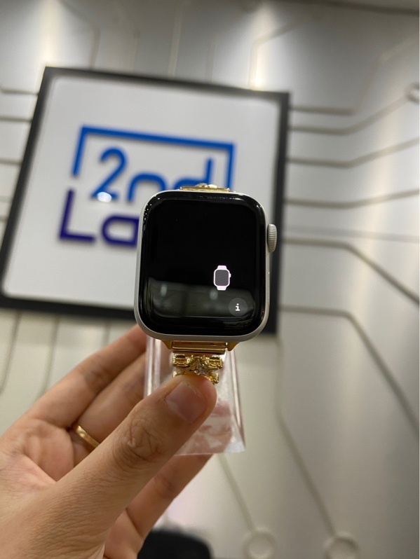Đồng hồ Apple Watch Series 5/40mm - GPS - LL/A - Pin 100% đã thay - Viền nhôm - Màu bạc - Ngoại hình: 98% - Màn xước dăm nhiều - Body