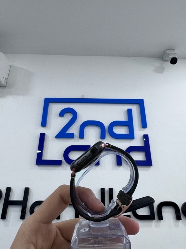 Đồng hồ Apple watch series 5 - 40mm - J/A - GPS - 32GB - Màu xám - Pin 98% - Ngoại hình 98% - Viền tróc sơn nhẹ, màn xước, cháy màn - kèm sạc