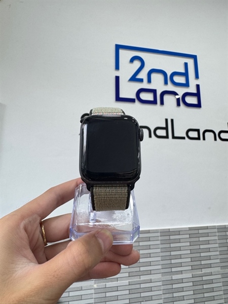 Đồng hồ Apple Watch Series 5 - 40mm - LL/A - Bản nhôm - Màu đen - Pin 83% - Ngoại hình 97% - Trầy sườn 1 đốm mực trắng, màn trầy nặng - Body