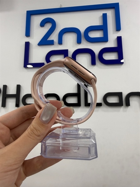Đồng hồ Apple Watch Series 5 - 40mm - LL/A - GPS - 32GB - Màu hồng - Pin thay 100% - Ngoại hình 98% - dây đeo dơ - Kèm sạc 2