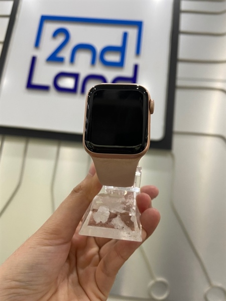 Đồng hồ Apple Watch Series 5/40mm - LL/A - GPS - Màu hồng Gold - Pin 80% - Ngoại hình: 97% - Màn trầy, trầy sườn, màn ám xanh - Kèm sạc