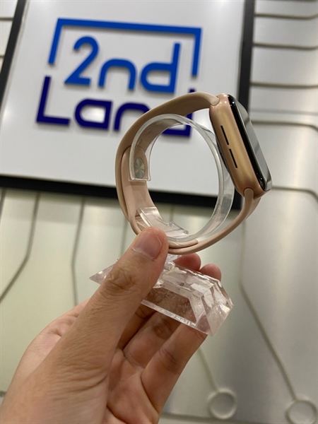 Đồng hồ Apple Watch Series 5/40mm - LL/A - GPS - Màu hồng Gold - Pin 80% - Ngoại hình: 97% - Màn trầy, trầy sườn, màn ám xanh - Kèm sạc 1