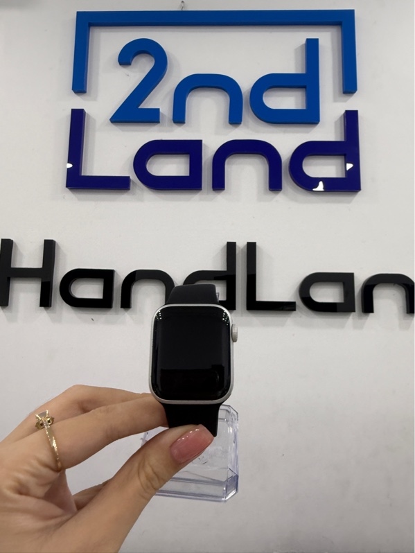 Đồng hồ Apple Watch Series 5 - 40mm - LL/A - LTE không esim VN - Màu bạc - Pin 88% - Ngoại hình 98% - Kèm sạc linh kiện