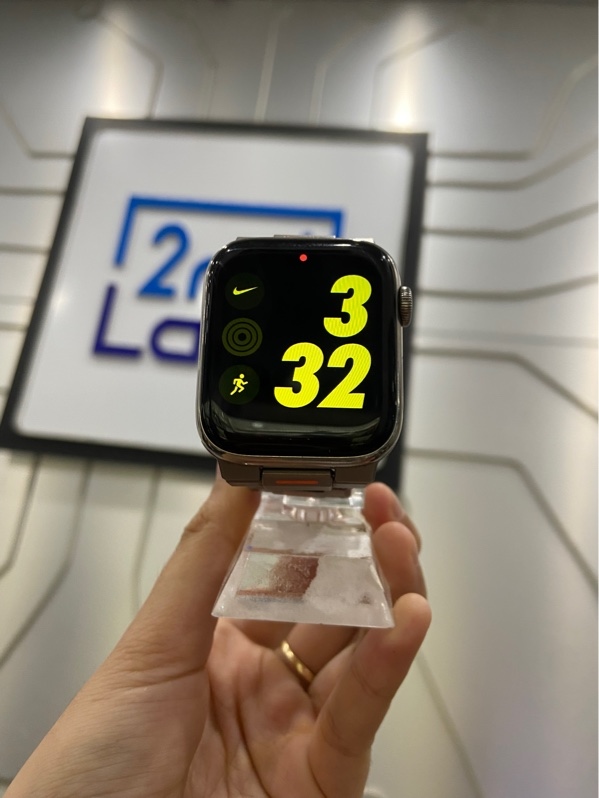 Đồng Hồ Apple Watch Series 5/44mm - LL/A - LTE Không ESIM - 32GB - Pin 92% - Màu bạc - Ngoại hình: 97% - Viền dưới ám xanh- Body