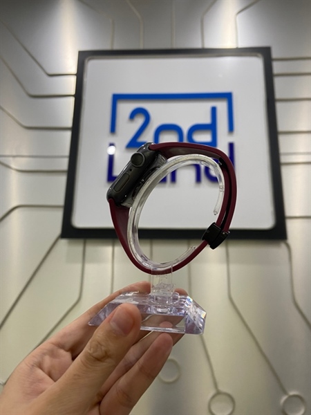 Đồng hồ Apple Watch Series 5 Nike/40mm - 2J/A - GPS - Pin 82% - Viền nhôm - Màu đen - Ngoại hình: 97% - Sườn trầy cấn, màn trầy nhiều, đánh kính, màn ám xanh nhẹ - Kèm sạc 2