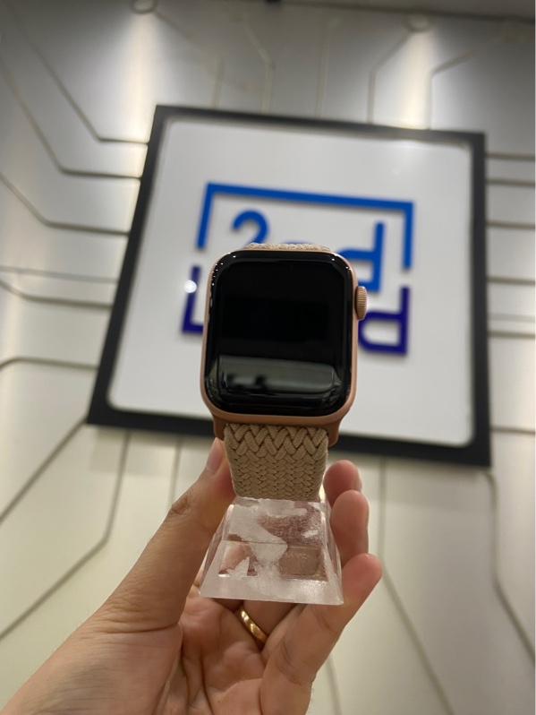 Đồng hồ Apple Watch Series 6/40mm - GPS - VN/A - Bản nhôm - Màu hồng - Pin 84% - Ngoại hình: 97% - Trầy cấn, màn xước, ép kính - Kèm sạc