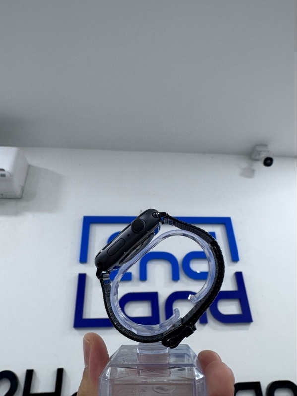 Đồng hồ Apple watch series 6 - 44mm - LL/A - GPS - Bản nhôm - Màu midnight - Pin thay 100% - Ngoại hình 97% - Viền trầy xước, màn cháy - Kèm sạc