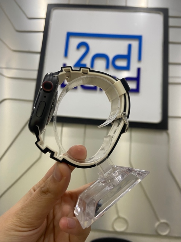 Đồng hồ Apple Watch Series 6/44mm - LTE (không esim) - Pin 88% - Viền nhôm - Màu đen - Ngoại hình: 97% - Màn ép kính - Kèm sạc