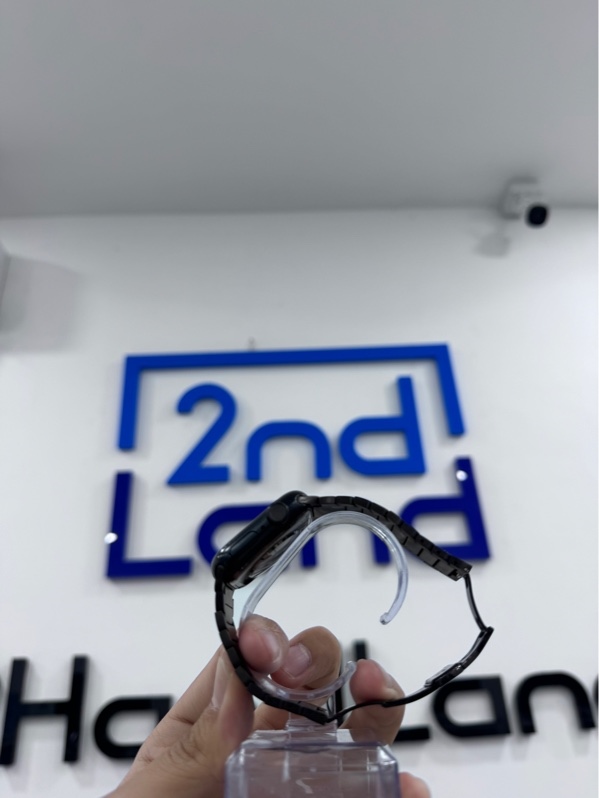 Đồng hồ Apple watch series 7 - 41mm - LL/A - GPS - 32gb - Bản nhôm - Màu midnight - Pin 83% - Ngoại hình 97% - Kính trầy xước, viền trầy cấn nhẹ - Kèm sạc
