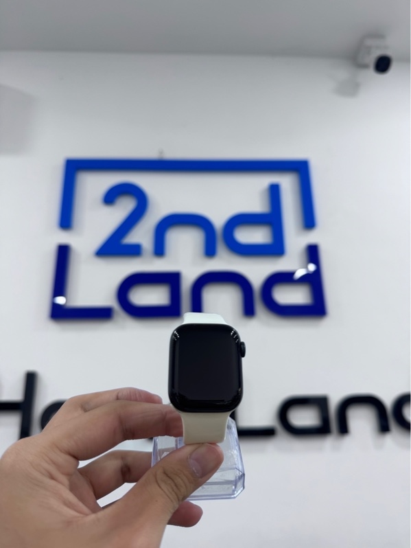 Đồng hồ Apple Watch Series 8 - 41mm - LL/A - GPS - Bản nhôm - Màu midnight - Pin 100% - Ngoại hình 97% - kính trầy, viền trầy nhẹ - Kèm sạc