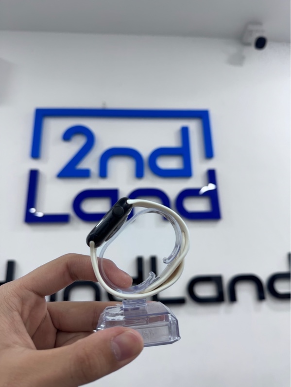 Đồng hồ Apple Watch Series 8 - 41mm - LL/A - GPS - Bản nhôm - Màu midnight - Pin 100% - Ngoại hình 97% - kính trầy, viền trầy nhẹ - Kèm sạc
