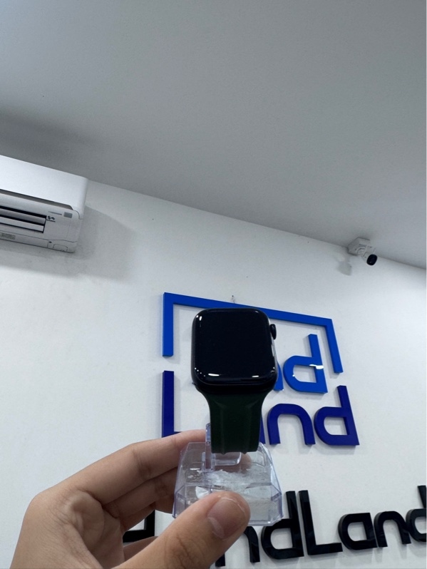 Đồng hồ Apple watch series 8 - 45mm - LW/A - GPS, LTE không esim VN - 32GB - Màu midnight - Pin 100% - Ngoại hình 98% - Màn trầy nhẹ - Kèm sạc