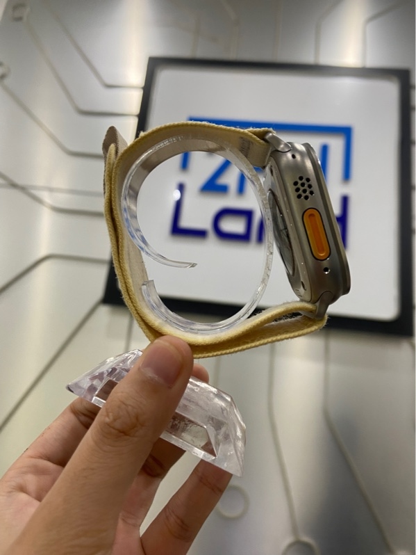 Đồng hồ Apple Watch Ultra 1/49mm - 3B/A - Bản LTE có esim - Máy mã N trả bảo hành - Pin 84% - Màu bạc - Ngoại hình: 97% - Màn chết 1 điểm pixel ám xanh viền - Kèm sạc