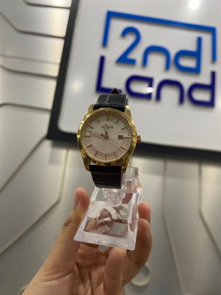 Đồng hồ Bulova Silver Dial Brown Leather Ladies Watch 97M114 - 30mm - Màu vàng - Ngoại hình: 97% - Xước mặt đáy - Body