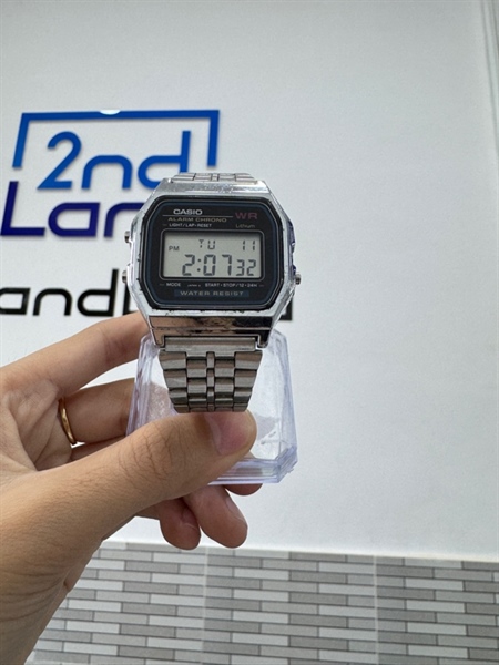 Đồng hồ Casio 0159W - Màu bạc - Ngoại hình 97% - Mặt vỏ xước nhiều - Body