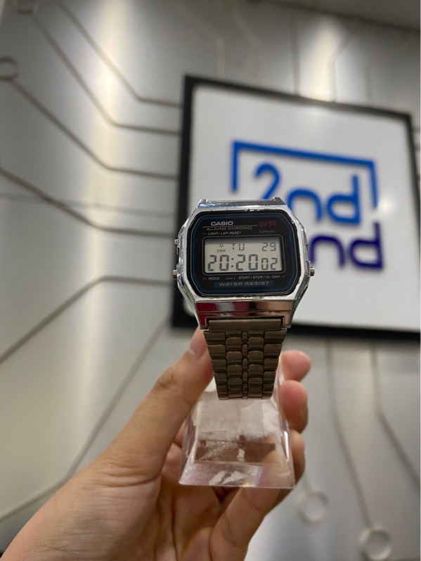 Đồng hồ Casio A159W - 37mm - Màu bạc - Ngoại hình: 96% - Trầy xướt ố nhiều - Body