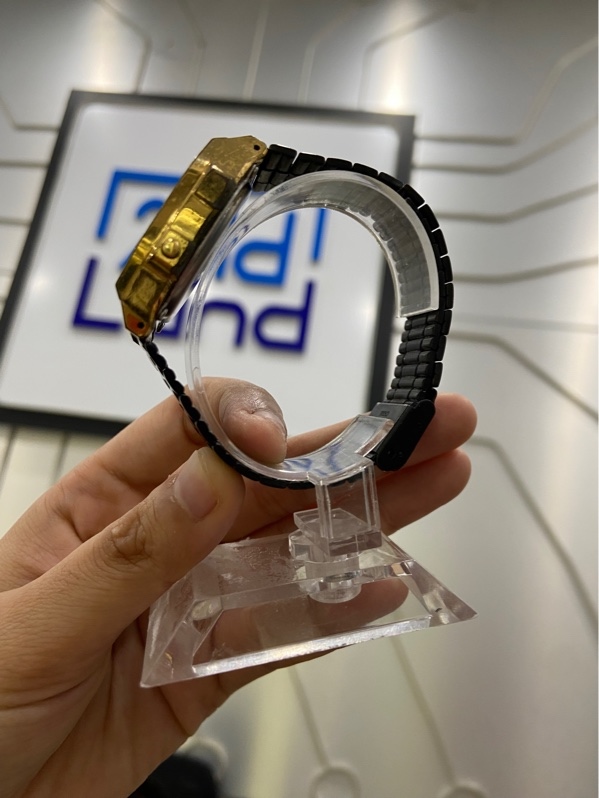 Đồng hồ Casio A168WEGB-1B - Mặt đen - Màu vàng - Ngoại hình: 97% - Xước kính , trầy mặt đế nhiều - Body