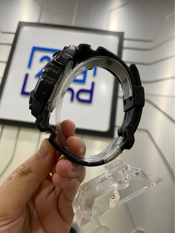 Đồng hồ Casio AQ-S810W-1AV - Màu đen - Ngoại hình: 97% - Kính xước nhiều ,kim đứng không chạy - Body