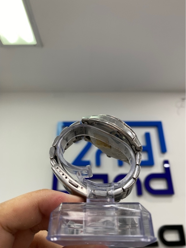 Đồng hồ Casio Edifice EF-334D-7AVUDF - Màu bạc - Ngoại hình: 97% - Xước sườn, lưng - Kèm Box + Mắt