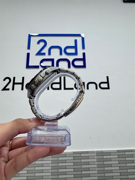 Đồng hồ Casio Edifice EFR-556 - Khung trắng mặt đen - Ngoại hình 97% - Trầy nhẹ - Body, kèm mắt nối 1