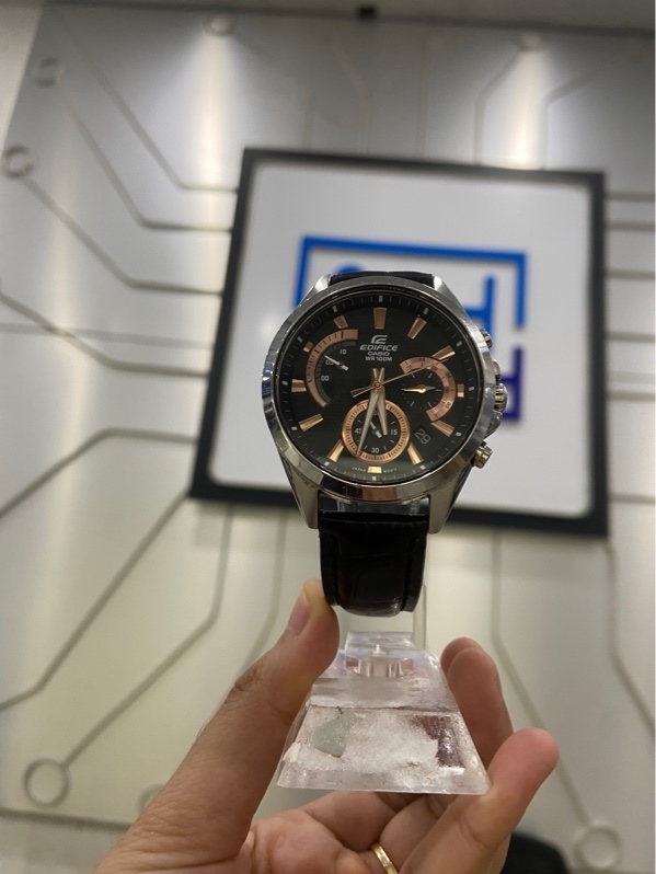 Đồng hồ Casio Edifice EFV-580L-1AVUDF - Màu bạc - Ngoại hình: 97% - Xước nhiều - Body