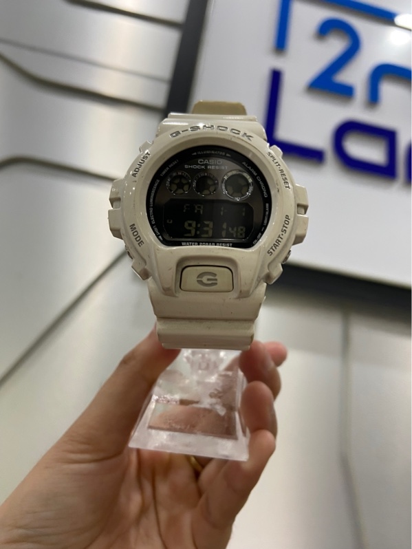 Đồng hồ Casio G-Shock DW-6900NB - Size 50mm - Màu trắng - Ngoại hình: 97% - Ngã màu vàng , mất tem - Body